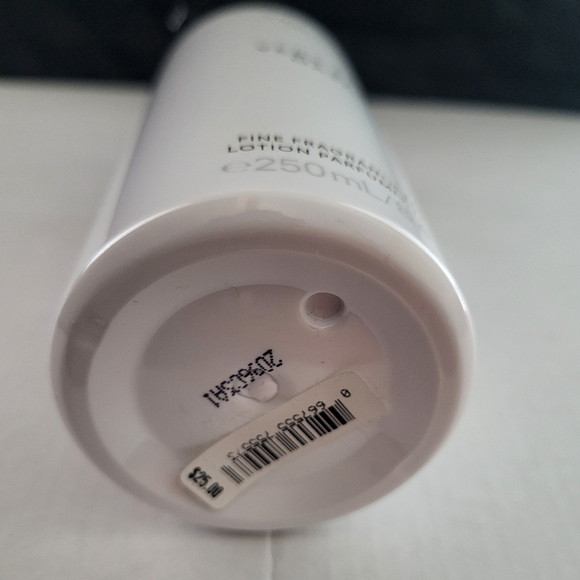 Victoria's Secret Very Sexy Oasis Lotion - Picture 3 of 3